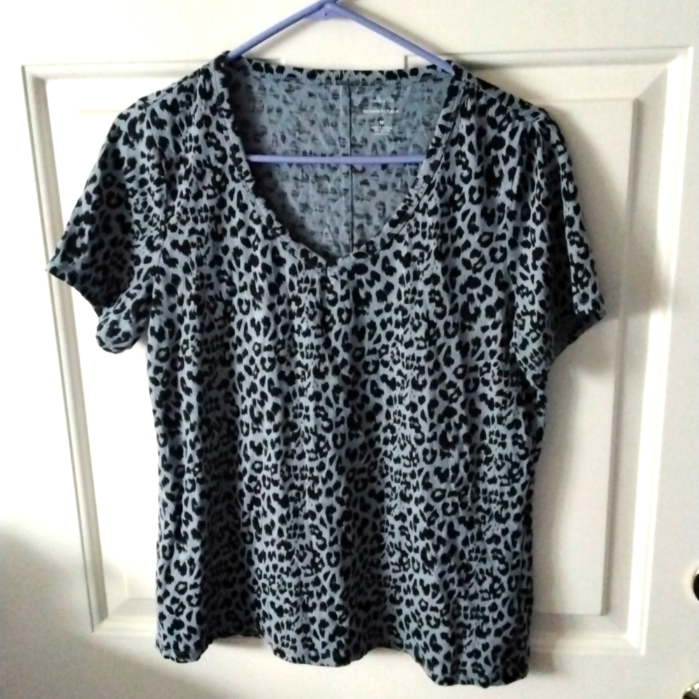 Banana Republic Factory V Neck Tee, size M, blue and black, cheetah print